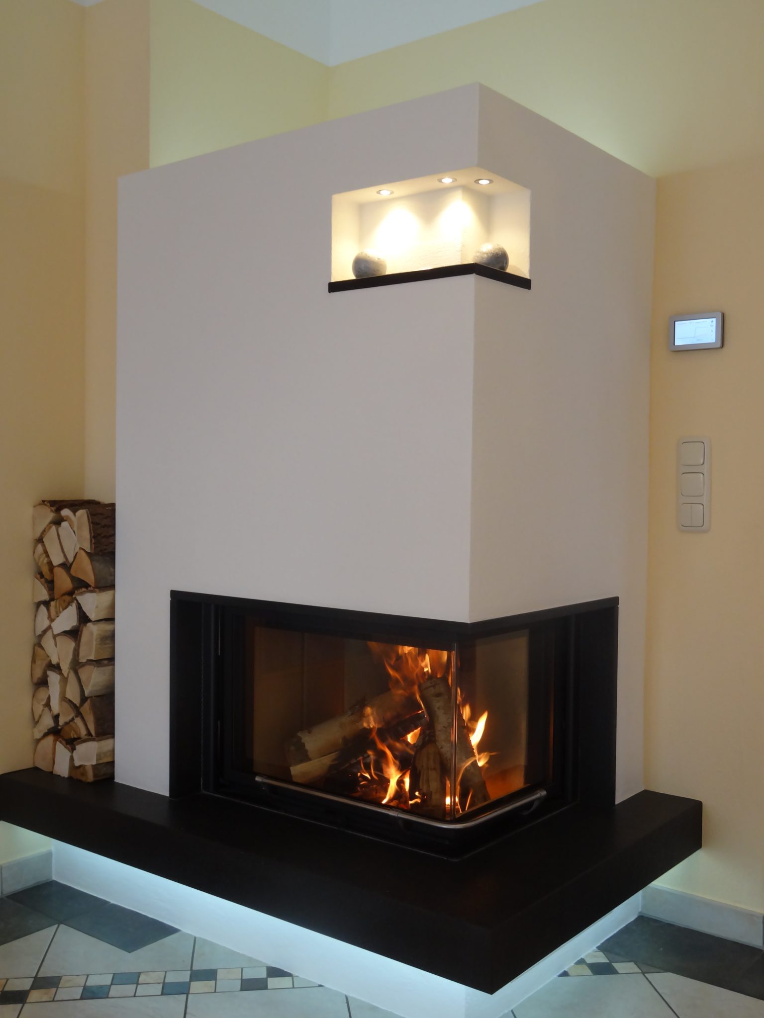 Kamin Modern Eck mit Feuertisch