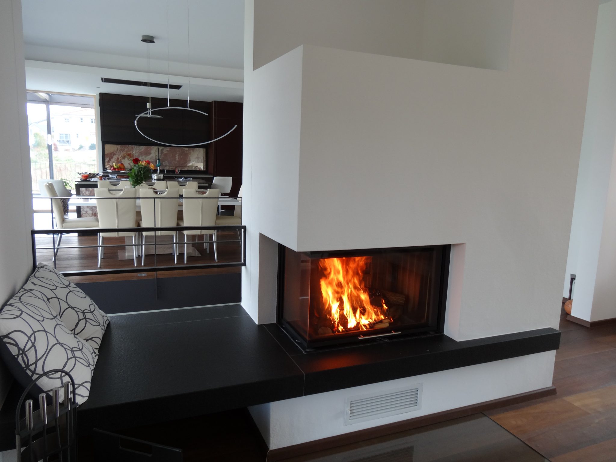 Kamin modern mit Feuertisch